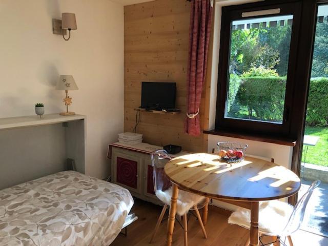 Studio Au Calme Avec Jardin Et Vue Mont-Blanc Шамони Екстериор снимка